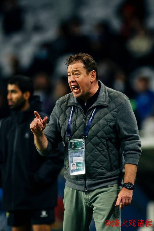 申花主帅斯卢茨基调整策略，比赛中频繁换人？